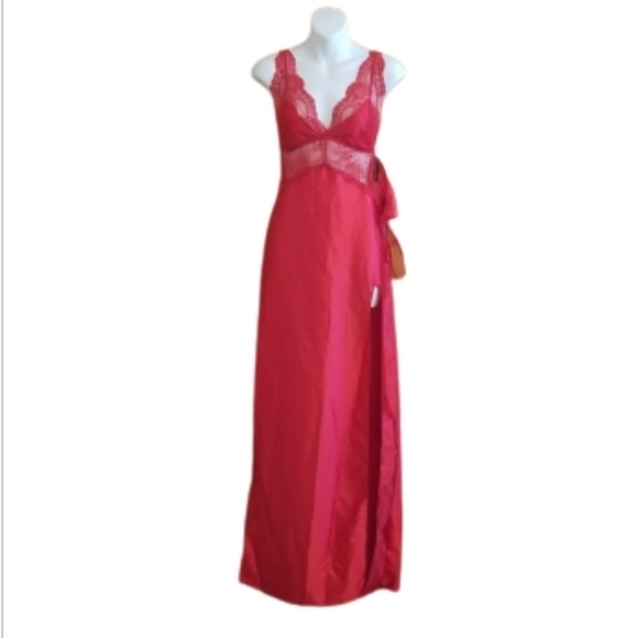 ❣️SOLD❣️NWT Frederick's Of Hollywood Rosalina Rose Lace And Satin Gown in Red - Picture 3 of 12